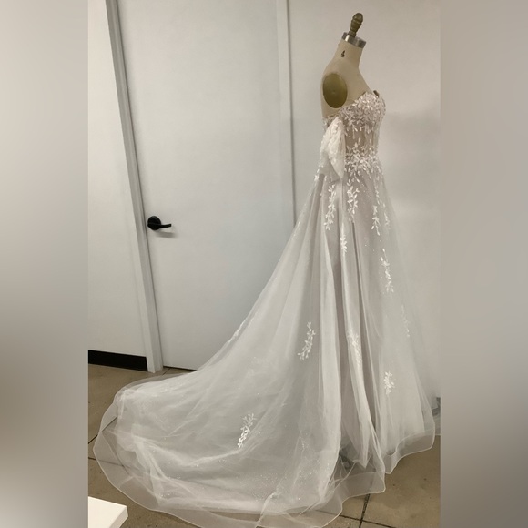 Andrea and Leo Off the Shoulder Puff Bridal Gown, Style #A1014, Size 10 - Picture 4 of 7